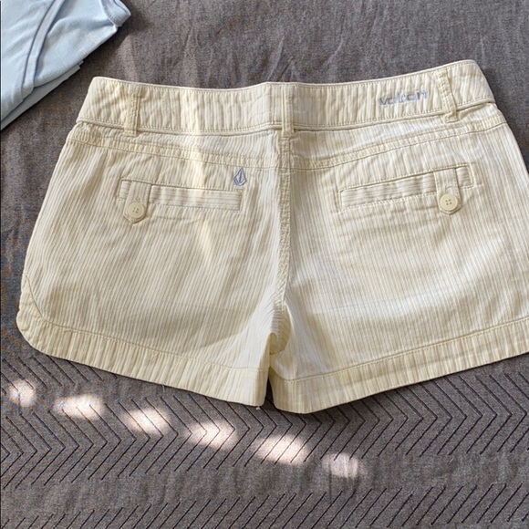 Volcom shorts - Picture 4 of 6
